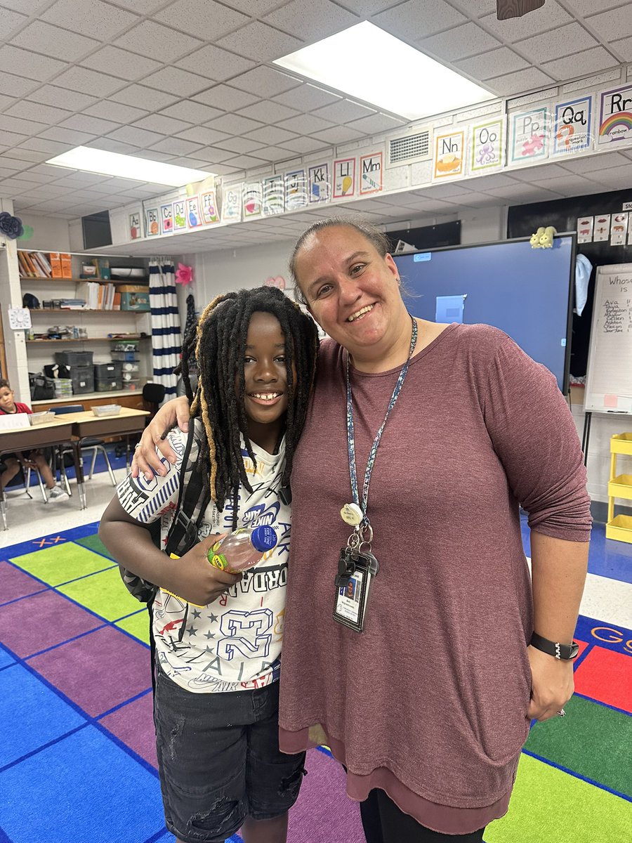 A moment that tugs at the heartstrings. Armstrong student Reggie reunited with his beloved kindergarten teacher, Mrs. Wojciechowski. So much time has passed, but the bond between a student and a teacher who truly cares never fades. 💙This is what it’s all about. #TheSTRONG 💪