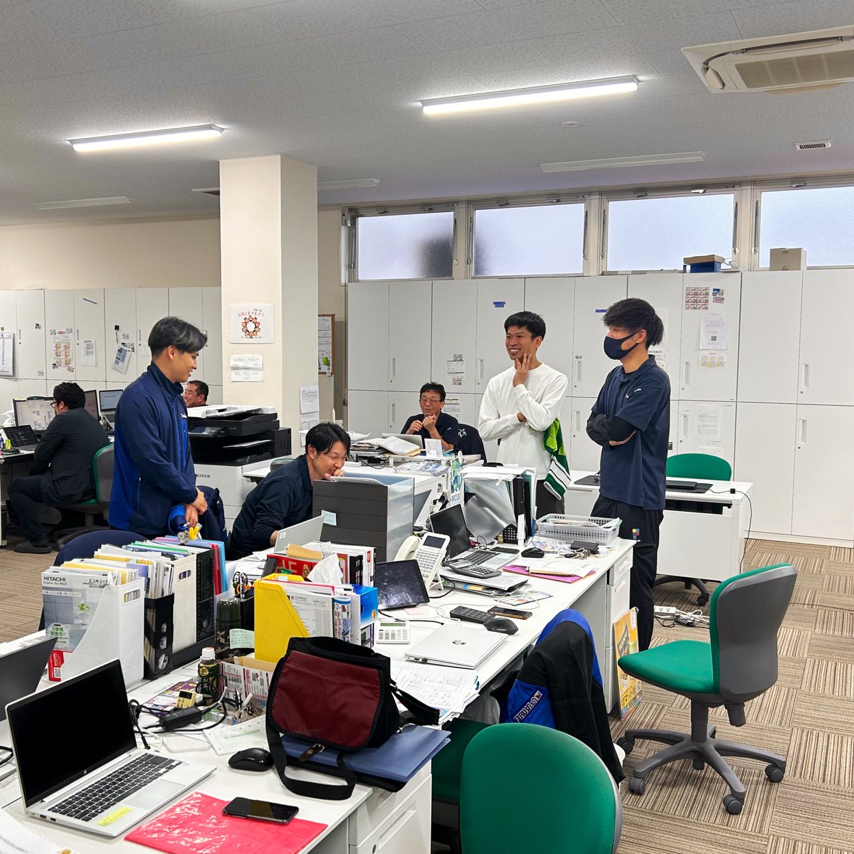 📣古川所属の安藤選手＆中澤選手が、昨日夕方に本社でホーム開幕戦の告知⚽️

ホーム開幕戦に向けた熱い意気込みを直接伝え社員一同エネルギーをいただきました🔥

全社 #フルパワーZ で応援します！

#湘南ベルマーレ #ホーム開幕戦 #地域密着 #株式会社古川
