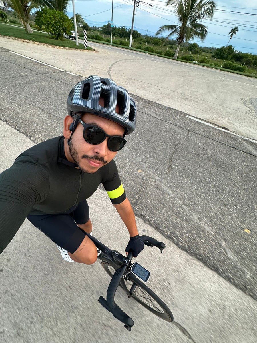 🚴🏻 La bicicleta no solo mueve ruedas, mueve conciencias: es salud para el cuerpo, alivio para el planeta y libertad para el alma. 🧡

#DíaMundialDeLaBicicleta con mi Richie. 🚲👦