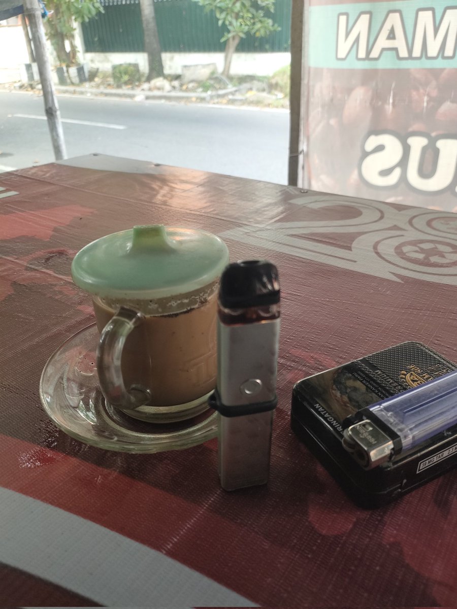 Kebanyakan manusia itu "Miskin cari Tuhan, Kaya jadi Tuhan".

Selamat Pagi...
Sesekali ngopi mix susu