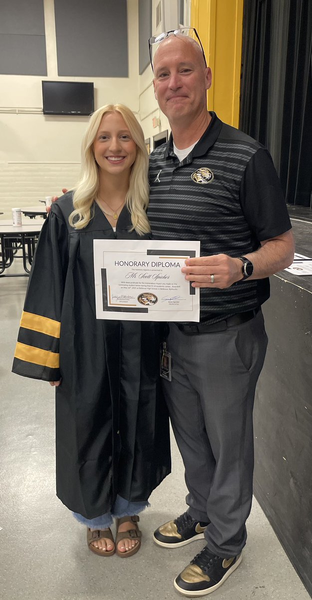 BMSHS_Principal's tweet photo. What a day we had for Senior Walk and honorary diploma day at school.  The first 3 students gave me an honorary diploma today for having an impact on them during their time here at Bellevue.  I love this class of kids! #TigerPRIDE https://t.co/q5F4NlKSYE