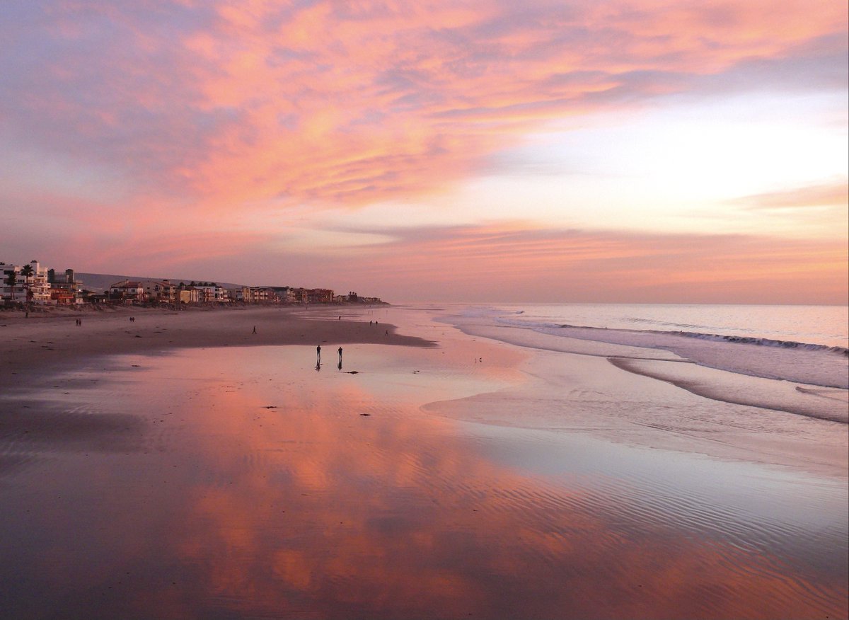 Timeline cleanse. Intense pink sunset during a negative low tide. From my photo archives. ✌🏻