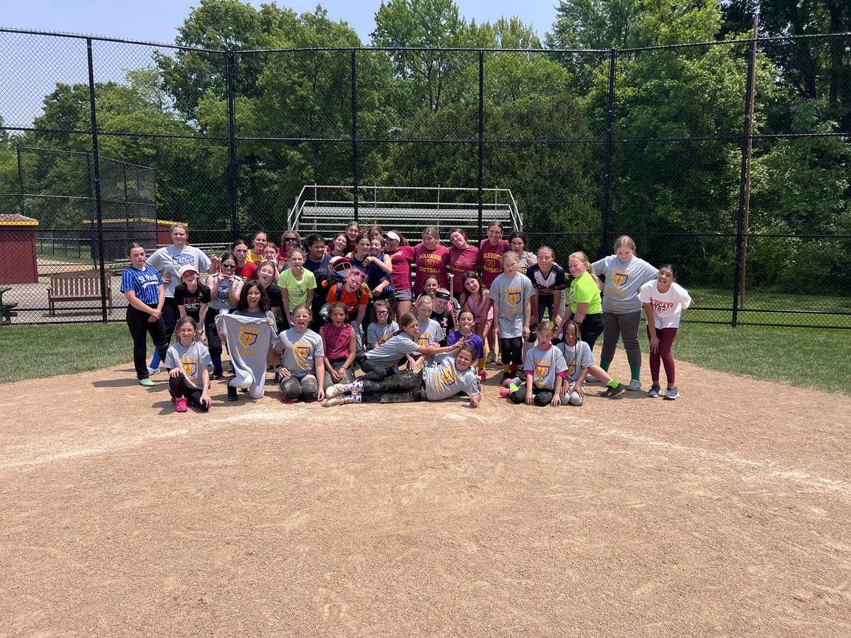 basoftballcoach's tweet photo. @wn_softball had a lot of fun with the little ones at our softball camp the last 2 days. North girls were great instructors who made it fun. https://t.co/vvOu3mcG1M