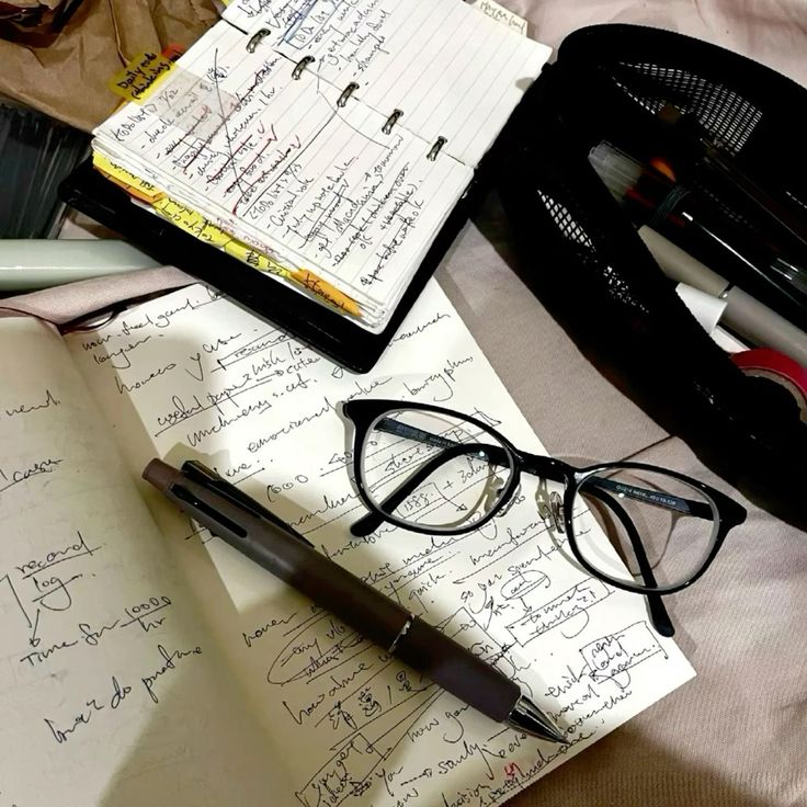 studiousZee's tweet image. be proud of all of your small victories. you only snoozed your alarm twice today instead seven times. you changed out of pyjamas and into actual clothes. you found a new song that makes you want to dance. you smiled at a stranger and they smiled back. life doesn't have to be +