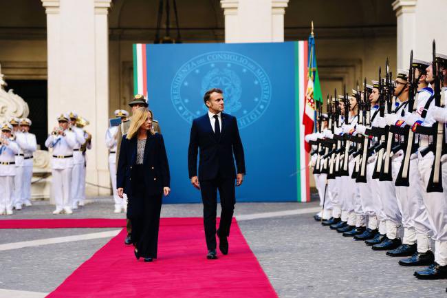 Il Presidente del Consiglio, <a href="/GiorgiaMeloni/">Giorgia Meloni</a> , ha incontrato a Palazzo Chigi, il Presidente della Repubblica Francese, <a href="/EmmanuelMacron/">Emmanuel Macron</a>  🇮🇹🇫🇷

📢 Al termine dell’incontro, è stato adottato un comunicato congiunto ⤵️

governo.it/sites/governo.…