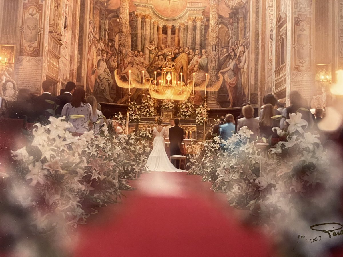 Oggi questi due qua, compiono 25 anni di sopportazione reciproca… conosciuta meglio come matrimonio. 
Sposatevi, perché nessuno deve restare impunito!
E se l’ho fatto io, potete farlo anche voi!
E buongiorno…