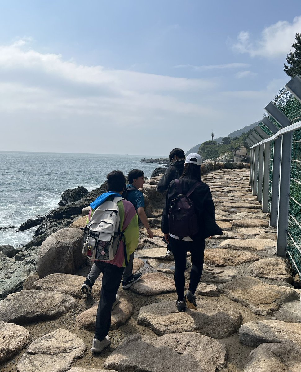 ISBLearning's tweet image. As part of Earth Week at ISB, our secondary students took learning beyond the classroom, this time to Busan’s stunning Igidae Coastal Trail. Students engaged in experiential learning that connected them to nature, to one another, and to their role as global citizens. #ISBLearning