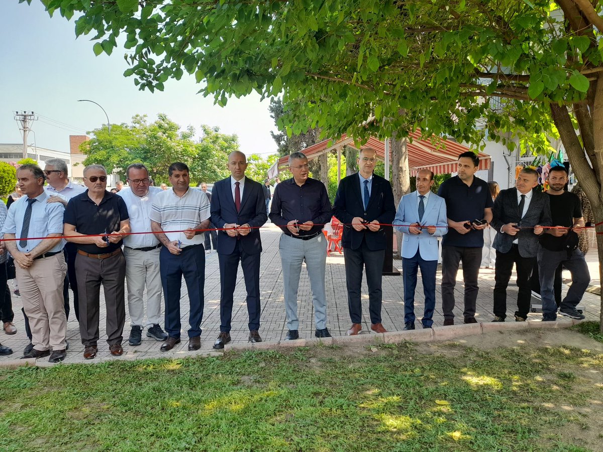 GursuMem's tweet photo. Kaymakamımız Sn. Murat KÜTÜK, Belediye Başkanımız Sn. Mustafa IŞIK ve İlçe Millî Eğitim Müdürümüz Ömer Faruk BEKTAŞ ile birlikte 2024 - 2025 eğitim öğretim yılı anaokulları ve ilkokullar düzeyinde hazırlanan yıl sonu etkinlik sergisisinin açılışını gerçekleştirdi.

@farukbektass https://t.co/AjvXhzRcWI