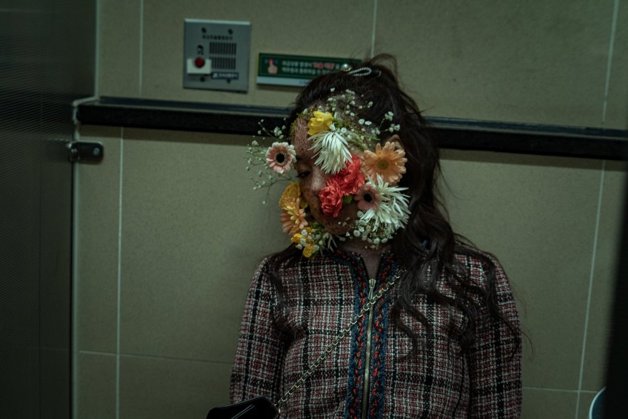 cinemadeinasia's tweet image. En 2021 se estrenó la cinta de terror coreana "The Grotesque Mansion", ómnibus centrado en el terror que sacudía la Mansión Gwanglim a través de varias historias. Ahora, llega la precuela "#GhostTrain", donde un youtuber investigará una estación de tren maldita. Así sus imágenes.