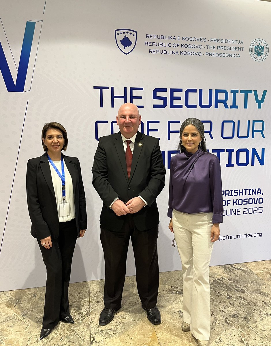 ArtanDuraku's tweet photo. 🇽🇰🤝🇨🇴 Honored to join the WPS Forum under H.E. @VjosaOsmaniPRKS even while on holiday. Grateful to connect with H.E. @QuessepLigia & @claudiapalacios - powerful voices for peace & equality. 🇽🇰 is building lasting bridges with Latin America. 🌍✨
#WPSForum #Diplomacy https://t.co/mU2HPYqkjw