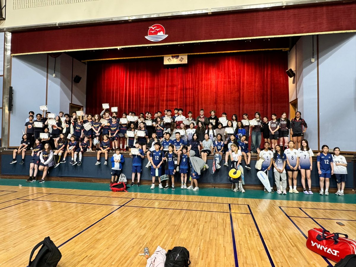 ISBLearning's tweet image. Our ISB Middle School athletes brought their energy and sportsmanship to AIS for an exciting badminton meet! With fast-paced rallies, focused teamwork, and plenty of spirited support, our students represented ISB with pride.
#ISBlearning #ISB