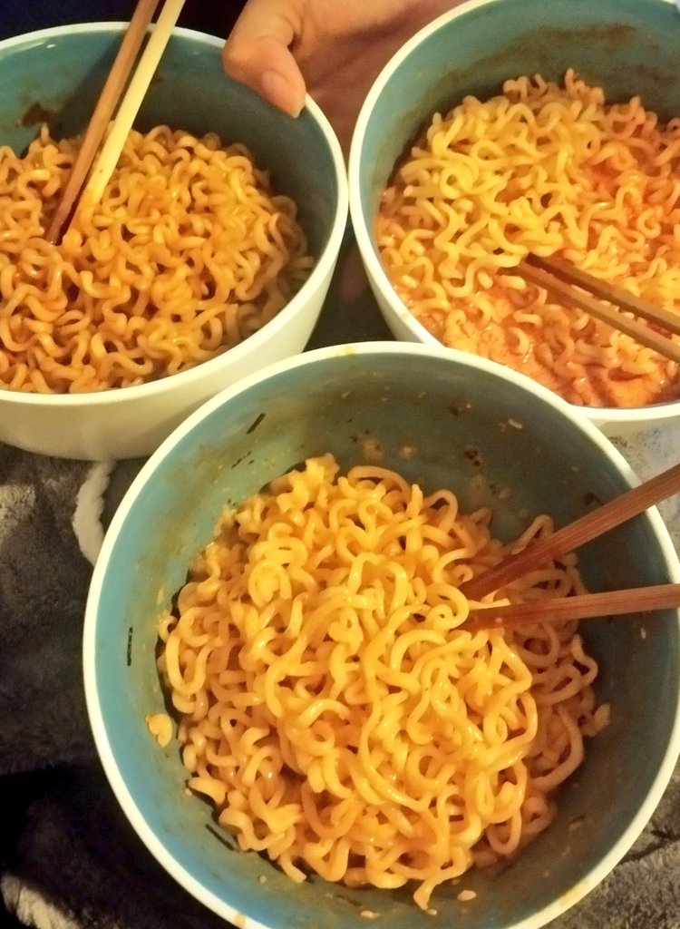 Una noche de ramen con mis hermanos (sí, sólo tengo una hermana pero mi primo es nuestro hermano hijo de otro fulano) y se me reinicia la vida ✨