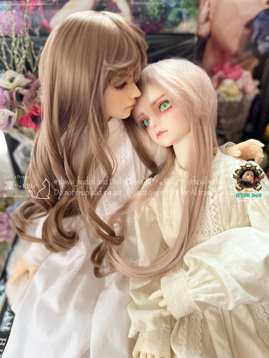 楽しみだった #DeeRibbonWig さんのウイッグが本日届きました〜🙌🏻✨

どれも素敵なヘアスタイル♡
みんな良きお色で3色に絞るの困っちゃった🥰
今回9.5inchにしたらDS標準サイズのノエルには大きく社長は余裕で装着w
規格が変わらなければ次から9inchにしようかな〜🤗

最後は2人のくっつきシーンでw🥰