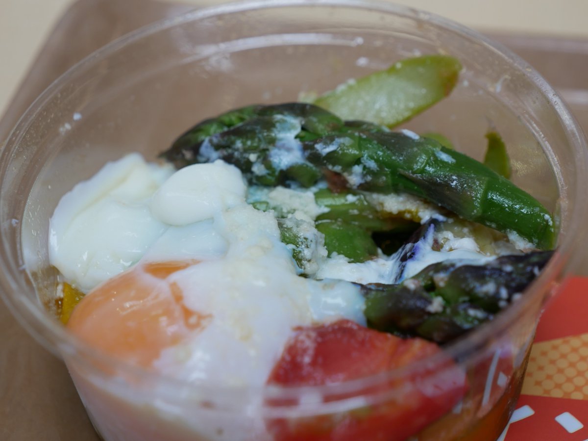 owu_chiiki's tweet image. 6月4日、千代田キャンパスの学生食堂KOTAKA KITCHEN（コタカキッチン）で、本学と連携協定を結ぶ北海道美瑛町のグリーンアスパラガスを使ったメニュー（3種類）が販売されました。
#大妻女子大学 #owu #コタカキッチン #美瑛町 #地域連携
