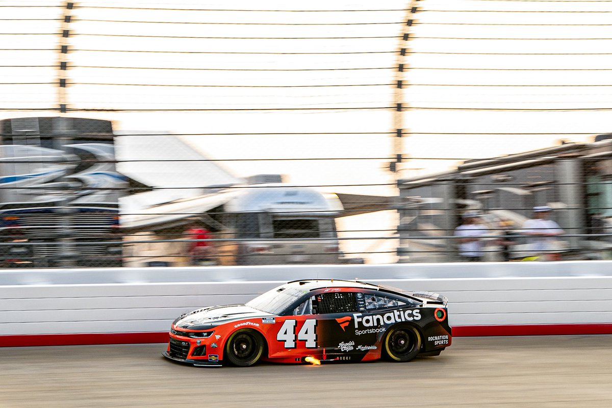 jakobkhalilart's tweet image. Design in action 🎨🖌️