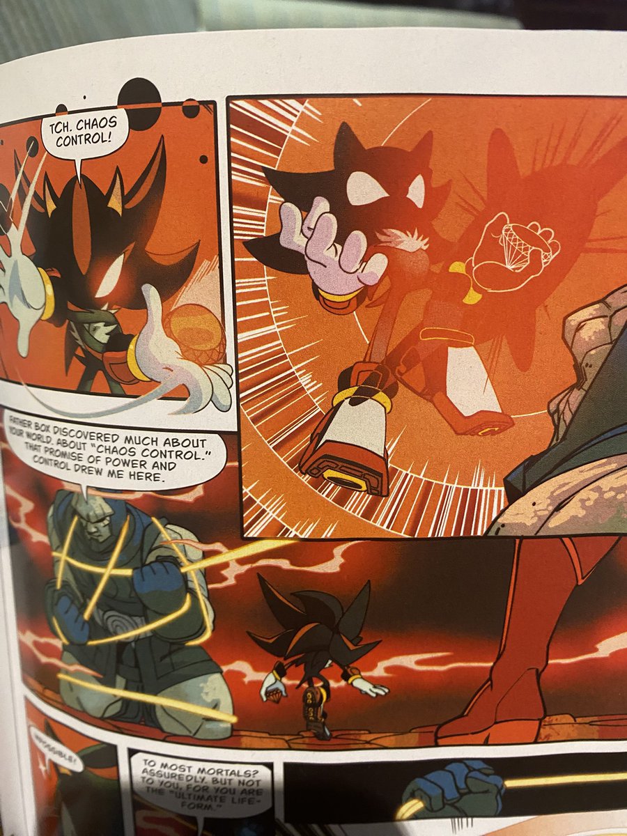 mediafanatic25's tweet image. this is why Shadow is my favourite Sonic character. look at this shit man, Bro one shotted Steppenwolf in seconds with him going “ORA ORA ORA”, called Darkseid pathetic TO HIS FACE. Also that pose with Chaos Control against Darkseid is one of the coldest panels I’ve ever seen