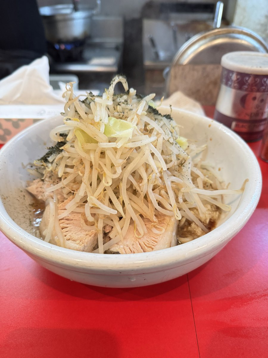 YoshidaBeer's tweet image. 体重が77.7kgになった記念にオフィス近くの #らーめん526 さんでランチ。これぞ正にカロリーのPayback!
凄い美味しかった🍜午後も頑張ります!