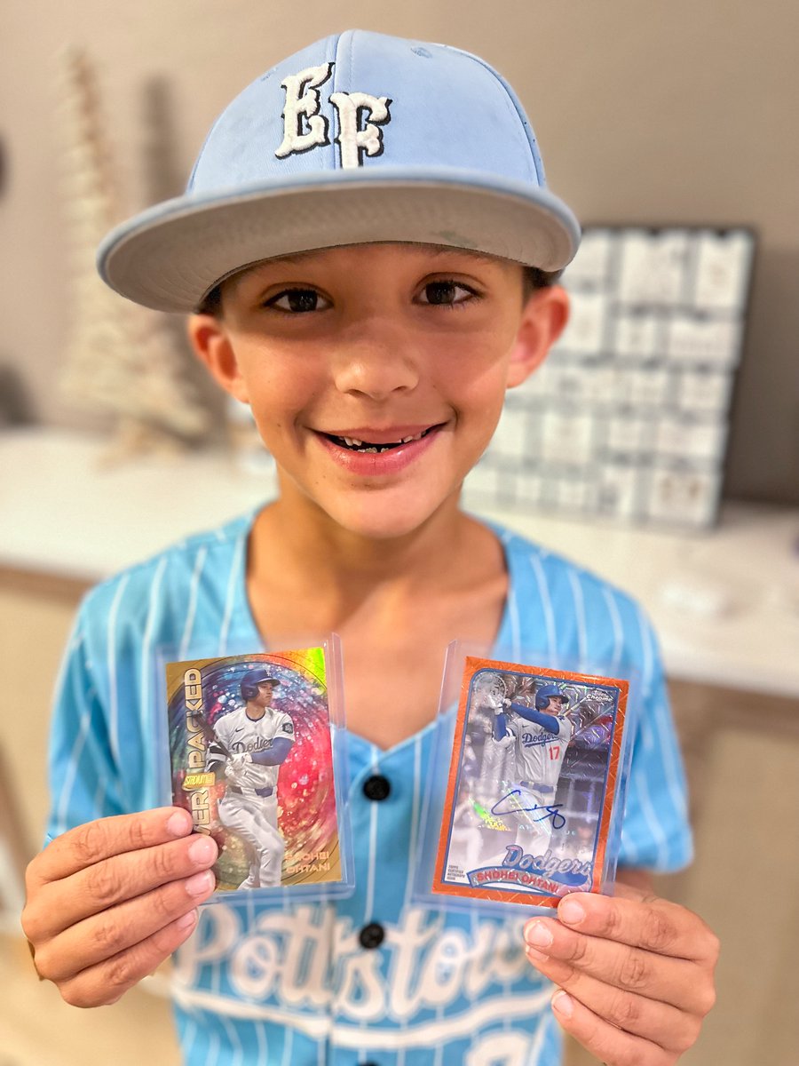 jordanchez's tweet photo. @LAcarddude /25 and /1 Ohtani! My buddy’s kid hit these both a few weeks apart! @Topps https://t.co/odsJGHLxi5