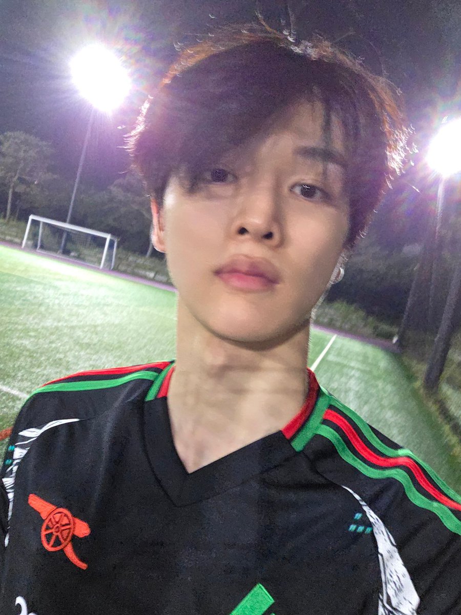 กำลังจะเตะบอลครับ 
sent a photo 
คถจัง
อยากให้เบบี๋มาเฝ้า