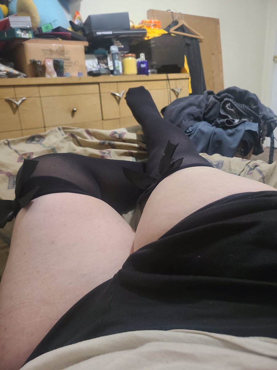 ColettVT's tweet image. My room is even more of a mess than it was last time I posted pics... please ignore! Anyways my friend is moving so she got me these cute little guys with bows on them! I love them so much so I figured if I was gonna take a couple pics with them might as well post here too!~