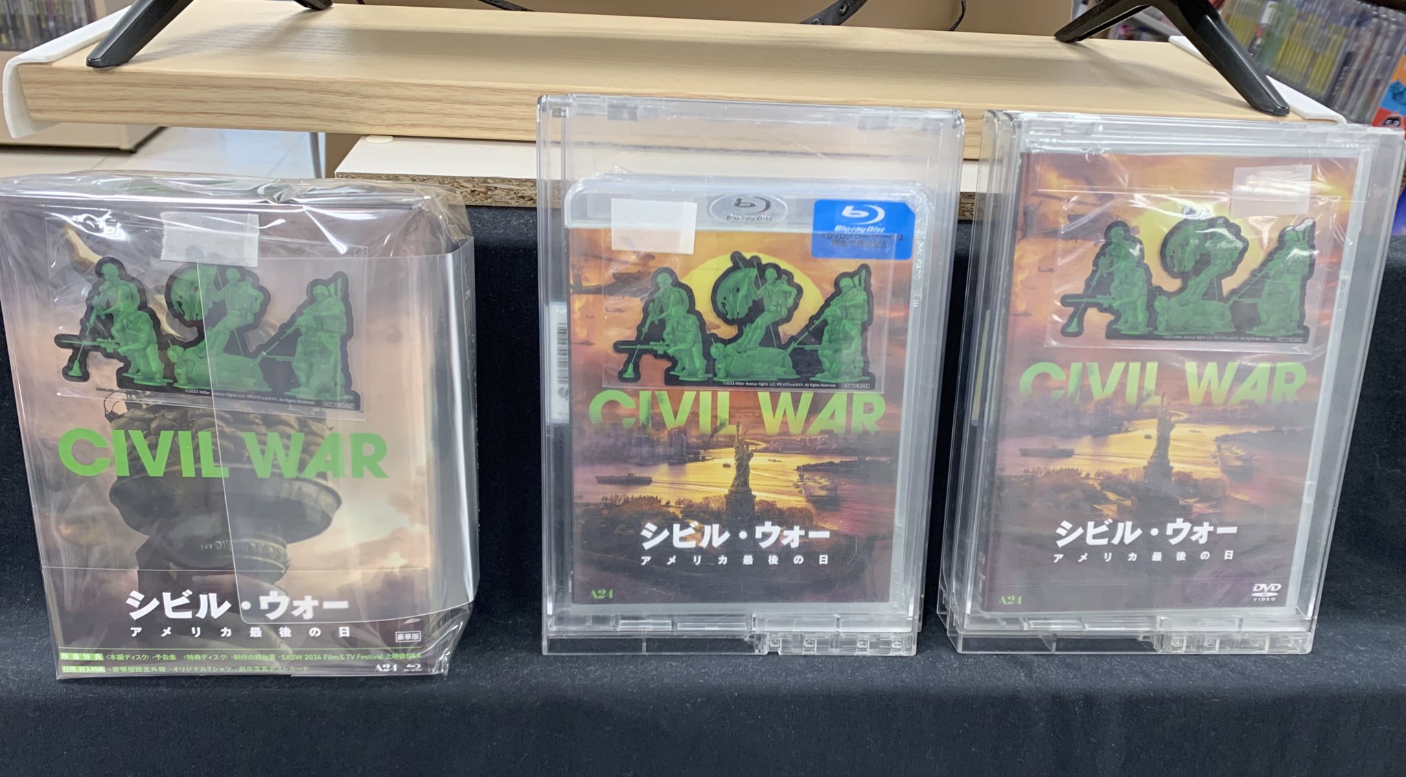 新品 大人気商品  紀伊國屋書店 新宿本店  X: on 洋画・外国映画