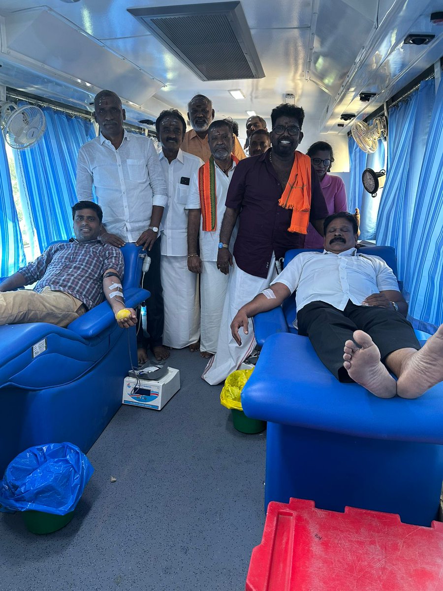 kanal kannan (@kannan_kanal) on Twitter photo இன்று அண்ணாமலையாரின் பிறந்த நாளை முன்னிட்டு இரத்ததான நிகழ்ச்சி தொடங்கி வைப்பதில் மகிழ்ச்சி அடைகிறேன்... ❤️
<a href="/hindumunnani_tn/">Hindu Munnani</a> <a href="/amarprasadreddy/">Amar Prasad Reddy</a> <a href="/elangovan_HM/">A.T.Elangovan</a> <a href="/annamalai_k/">K.Annamalai</a> இன்று அண்ணாமலையாரின் பிறந்த நாளை முன்னிட்டு இரத்ததான நிகழ்ச்சி தொடங்கி வைப்பதில் மகிழ்ச்சி அடைகிறேன்... ❤️
<a href="/hindumunnani_tn/">Hindu Munnani</a> <a href="/amarprasadreddy/">Amar Prasad Reddy</a> <a href="/elangovan_HM/">A.T.Elangovan</a> <a href="/annamalai_k/">K.Annamalai</a>