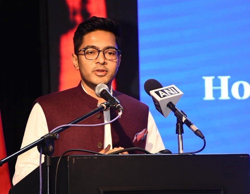 ItsYourDev's tweet image. Abhishek Banerjee: A Name That Embodies the Ideals for a New Generation of Politicians

For the emerging generation of politicians—those of us who have entered the political arena in recent years, whether young in age or new in experience— @abhishekaitc  stands as an ideal.

What…