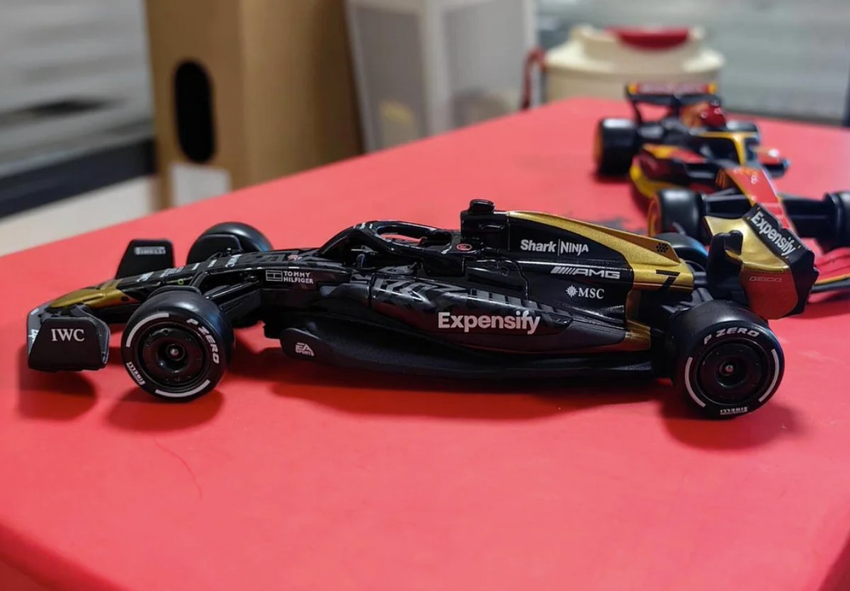 激レア★ F1 映画 ブランド・ピット マクドナルド 限定1/43ミニカーセット 激レア☆ F1 映画 ブランド・ピット マクドナルド 限定1/43