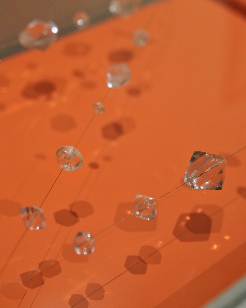 [ 크리스탈(水晶) 가야(加耶) ]
투명한 아름다움 💎
크리스탈은 다양한 색을 띠지만
그중에서도 백수정이 가장 많이 사용되었습니다.

특히 가야 지역 백수정은
다른 지역보다 투명도가 뛰어납니다.
가야 수정의 투명한 아름다움을 느껴보세요 🤍

💎 기간: 25.5.20. ~ 7.31.
💎 장소: 국립김해박물관