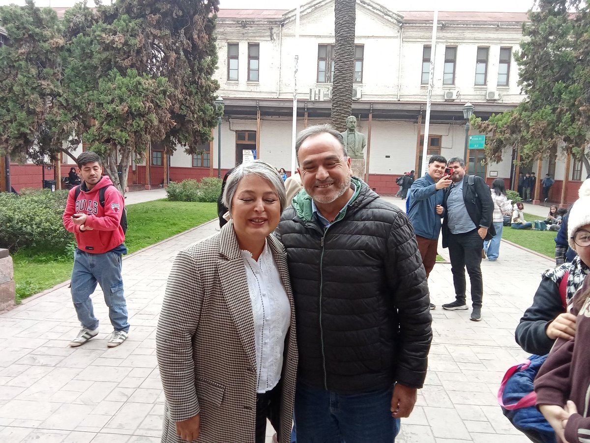 Esperanzadora conversación con <a href="/jeannette_jara/">Jeannette Jara Román</a>  en los patios de la gloriosa <a href="/usach/">Universidad de Santiago de Chile</a> , todo mi apoyo a la primaria del 29 de junio