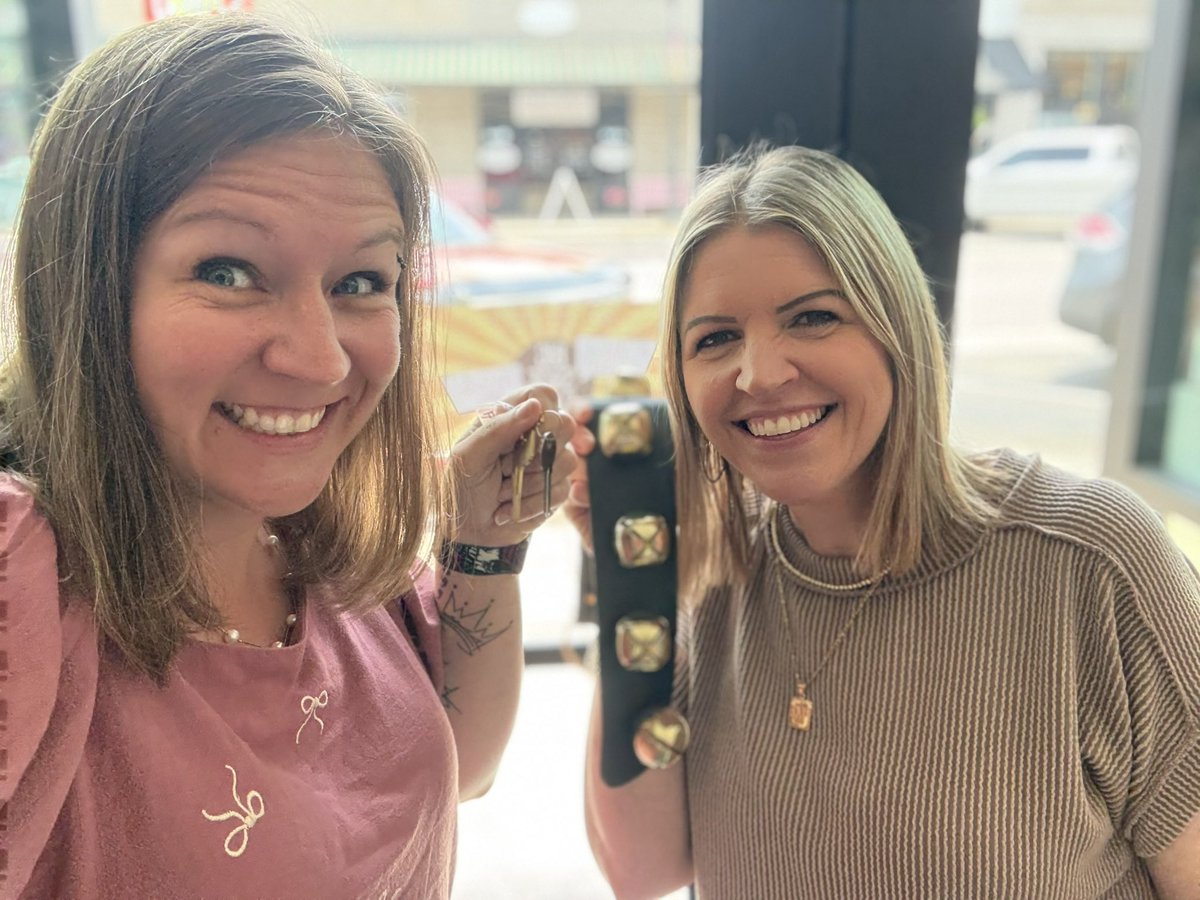 DTLebanonMO's tweet photo. Cancer has touched every corner of our community, including our downtown family.

This Friday at noon, join a city-wide bell ringing + prayer with Curry Cancer Center. Step outside, ring a bell, and show your support.

No one fights alone. 💗 
#DowntownLebanonMO https://t.co/MCC9wR94fN