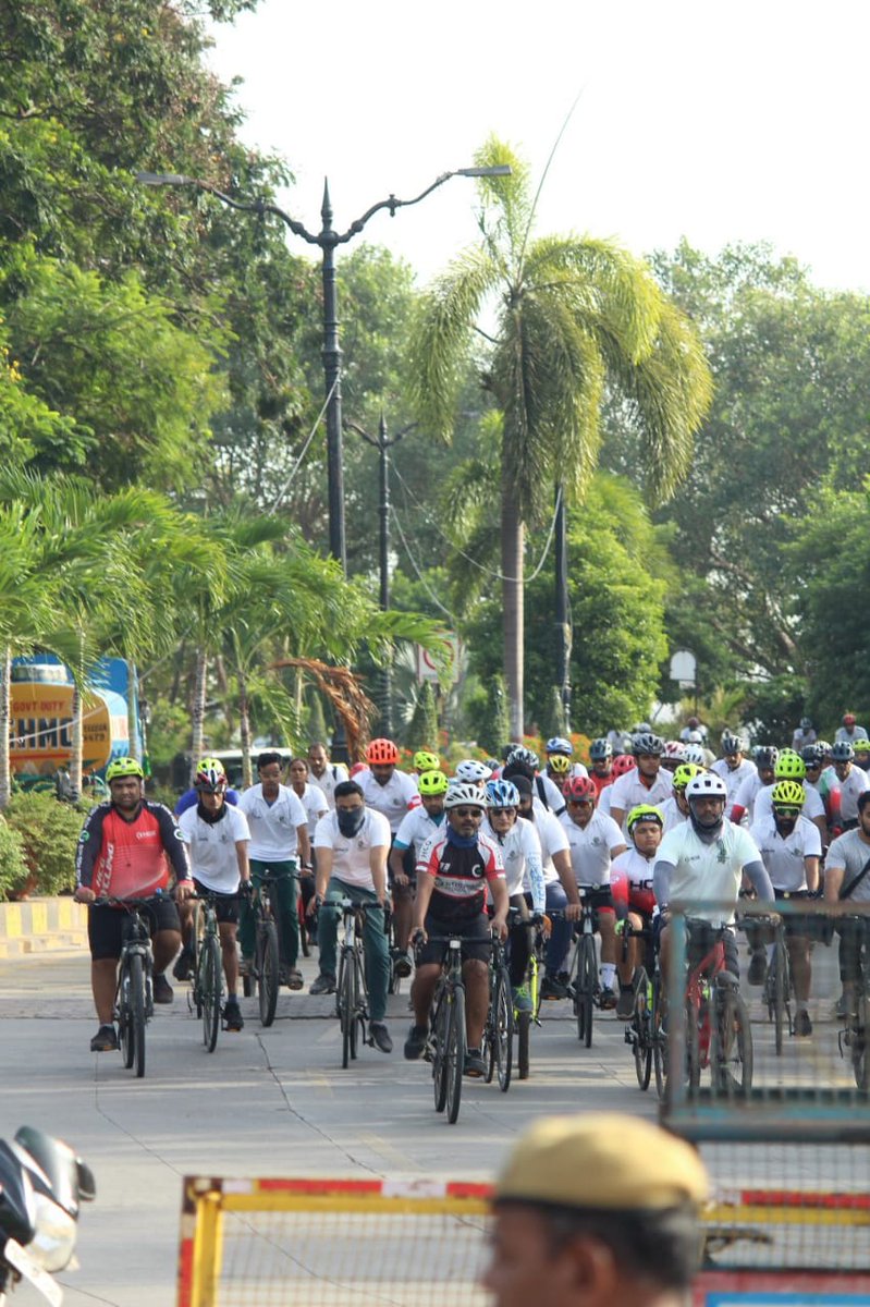 hcggroup2's tweet image. Celebrating #WorldBicycleDay with over 300 cyclists at this amazing place taking #mission1000 forward by donating 15 cycles to underprivileged girl child &amp;amp; 2 tricycles to disabled thank you @HMDA_Gov @hydcitypolice @CommissionrGHMC for your support, thank you @akshayakalpa