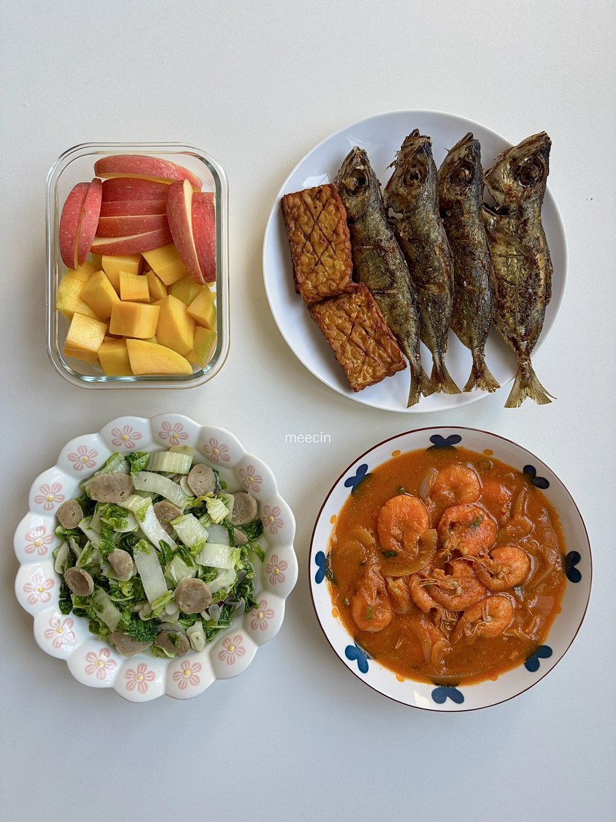 Untuk wanita carilah pasangan yang tidak merokok, untuk laki-laki carilah wanita yang suka masak, nisacaya 90% masalah rumah tanggamu terangkat sudah. 👩‍❤️‍👨