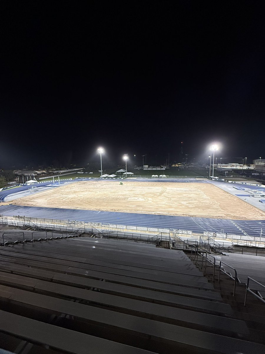 levineturf's tweet image. Day 2 ending under the lights. Working around the weather the best we can. 

Thank you to the crews from @laserturf and @pitch_inc for making this go smoothly. 

#Swoop!
