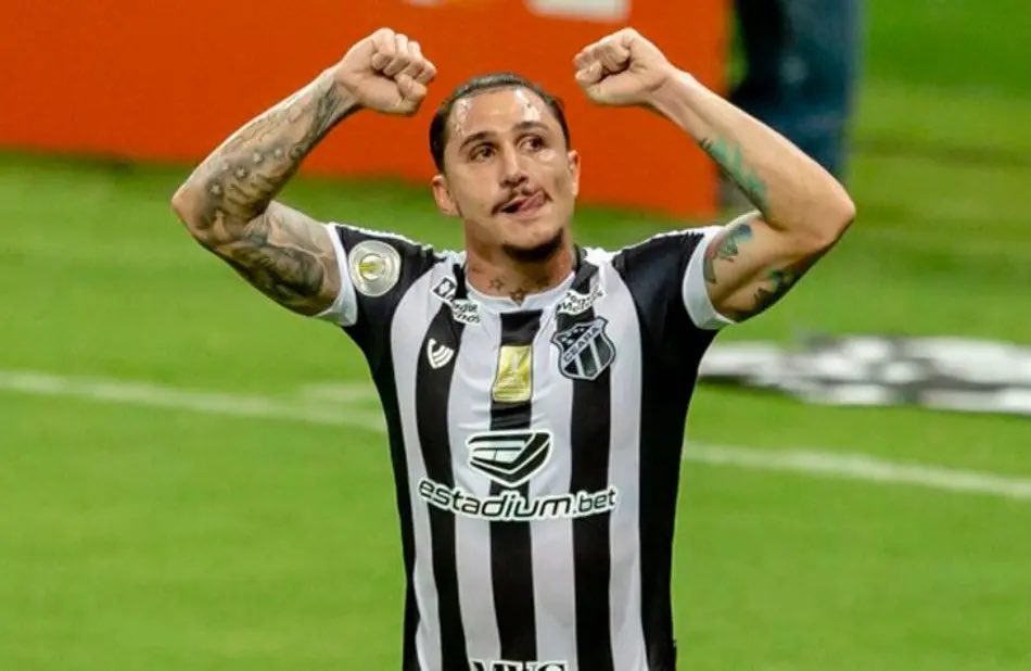 🚨BASTIDORES

Apuramos que o Vina já estava quase fechado com o gigante alvinegro, mas o meia fez uma última exigência que irritou os derigentes. 

O meia exigiu o cu e ainda raspado.

🗞️ Danilu Queiroga