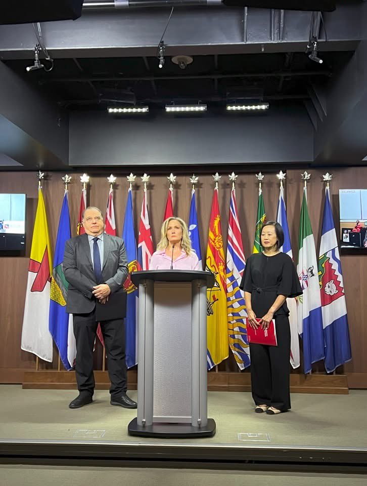 dutyfreesarnia's tweet image. This morning, FDFA held a press conference on Parliament Hill alongside Mayor Mike Bradley (Sarnia) and Mayor Drew Dilkens (Windsor) to release an urgent open letter to the federal government.
Together, they called for immediate action to protect Canada’s land border duty free.