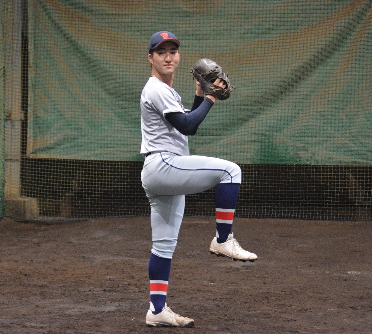 kanagawashu's tweet image. 昨日は立花学園の芦川投手を取材しました。入学時から球速は18キロアップし、今も進化を続ける左腕です。

目を見張るのは綺麗なフォームと、それを生む股関節の柔らかさ。高校入学後から磨いたもので、生まれ持ったものではないと言います。