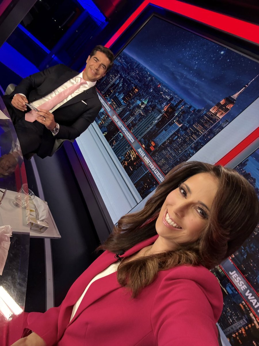 JulieBanderas's tweet image. Photographic evidence below: