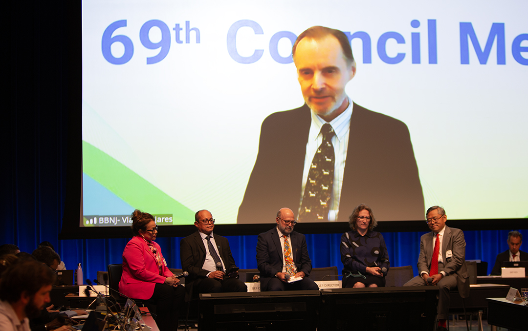 Earth Negotiations Bulletin (@iisd_enb) on Twitter photo At #GEFCouncil69 on Tuesday, Executive Secretaries and senior representatives of seven Convention Secretariats held an interactive dialogue with <a href="/theGEF/">Global Environment Facility (GEF)</a> Council Members to identify some key priorities for the current and upcoming replenishment cycles
➡️ enb.iisd.org/global-environ… At #GEFCouncil69 on Tuesday, Executive Secretaries and senior representatives of seven Convention Secretariats held an interactive dialogue with <a href="/theGEF/">Global Environment Facility (GEF)</a> Council Members to identify some key priorities for the current and upcoming replenishment cycles
➡️ enb.iisd.org/global-environ…
