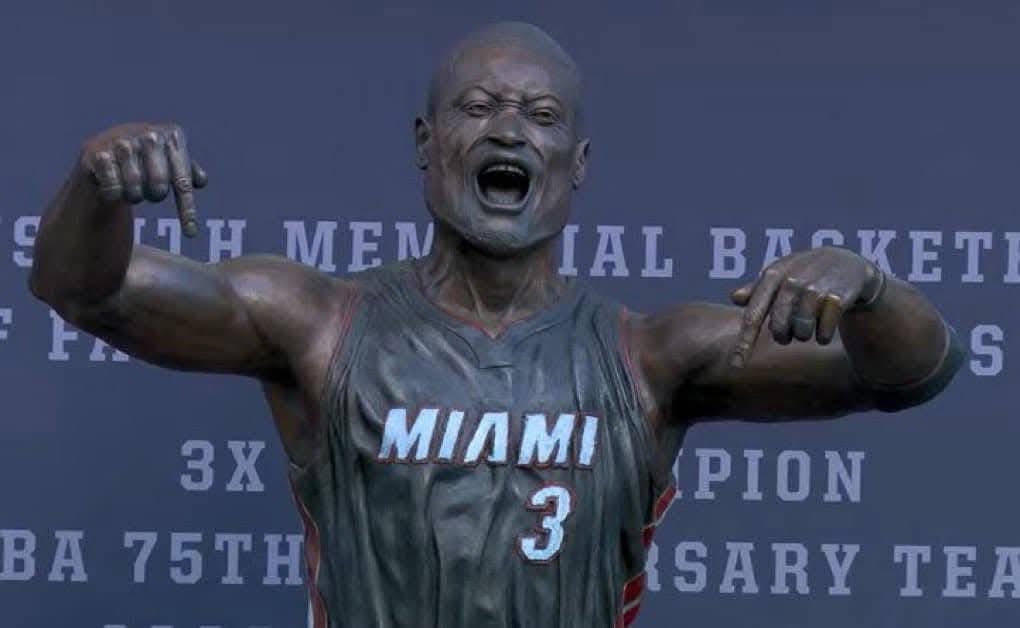 Mongolian legendary wrestler’s statue VS <a href="/DwyaneWade/">DWade</a>’s statue 😅🙏🏽 <a href="/BleacherReport/">Bleacher Report</a> Make Wade’s statue again! 🥺