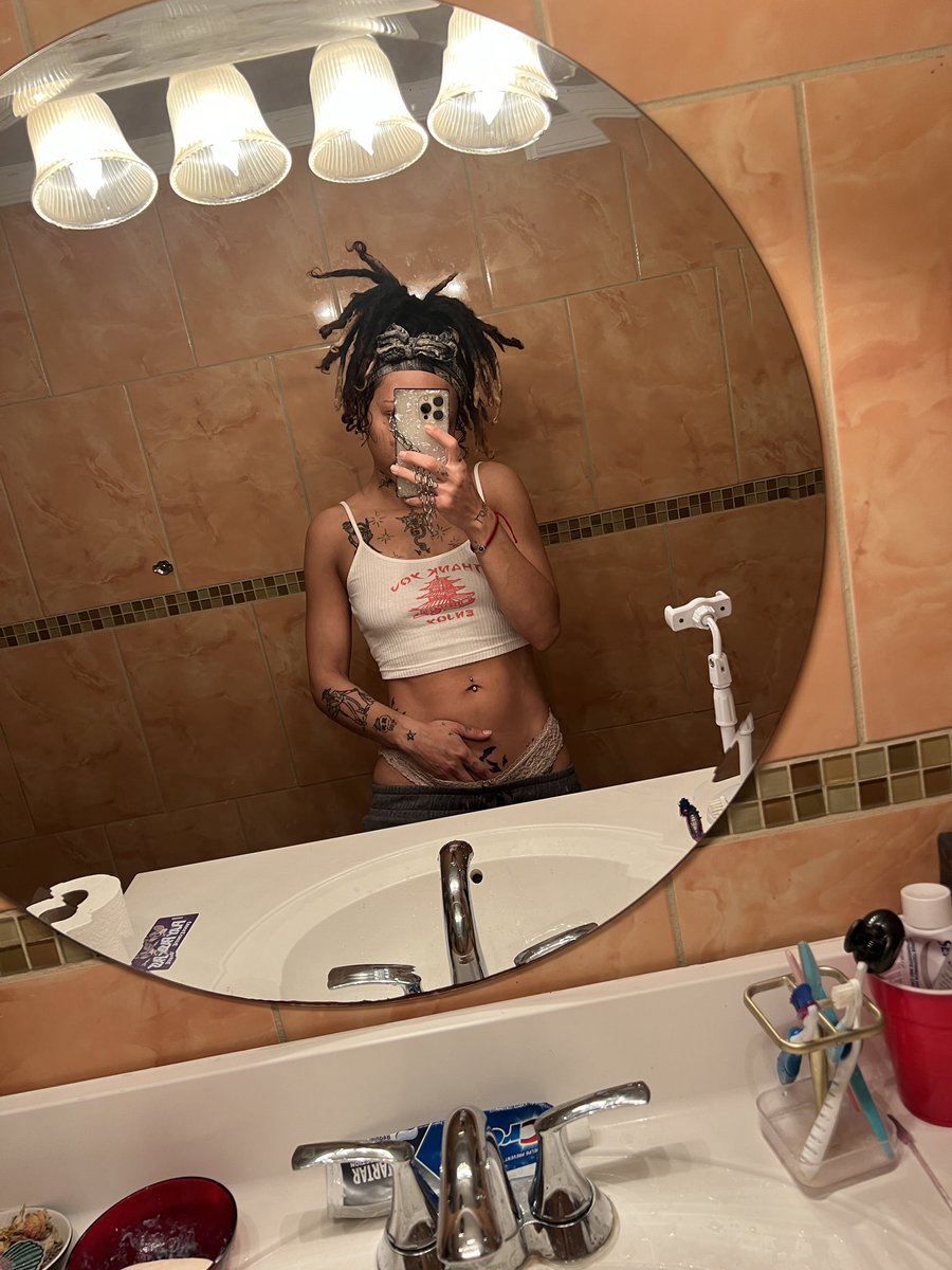Starlitasway23's tweet photo. Ima masturbate to you crying little bitch #starlitasway #welcometomyweb #caughtintheweb #starbayb333 #emo #love https://t.co/ZCL6cUhcxI