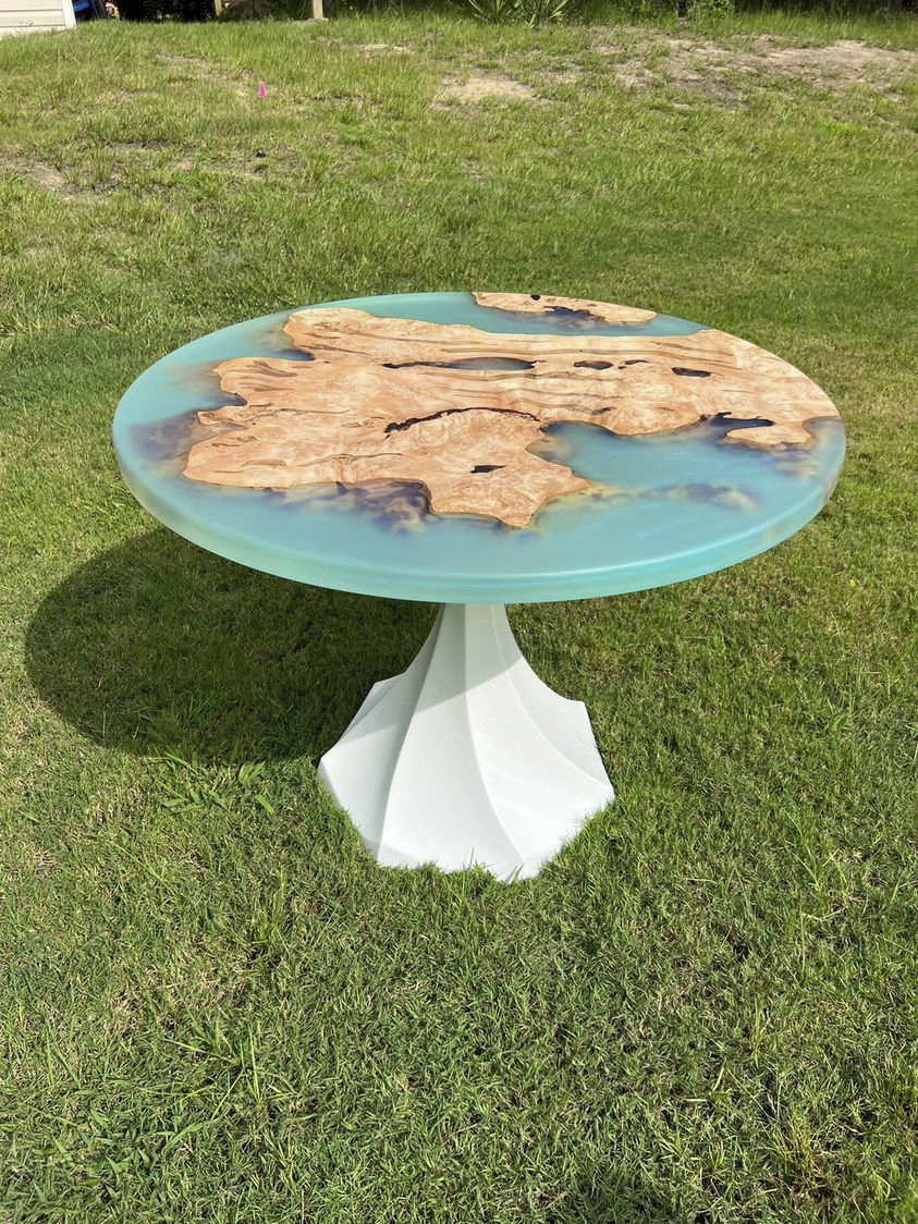 Flowyline_'s tweet image. The table top is like an island in the middle of the blue ocean, perfectly combined with the 311 Lithe table legs with a sturdy, soft tree trunk shape. A masterpiece dedicated to those who love rusticity and sophistication. 🍃

#FlowylineDesign #311Lithe #ModernFurniture