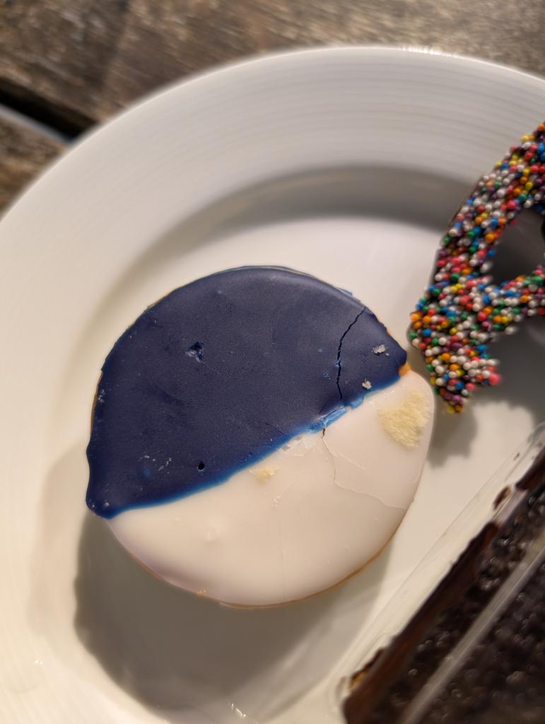 julie tighe (@julietighe17) on Twitter photo Instead of a black and white cookie the <a href="/Yankees/">New York Yankees</a> are rocking a blue and white cookie. Hey <a href="/BasilSeggos/">Basil Seggos🇺🇸🇺🇦</a> - does this 🤯?? Instead of a black and white cookie the <a href="/Yankees/">New York Yankees</a> are rocking a blue and white cookie. Hey <a href="/BasilSeggos/">Basil Seggos🇺🇸🇺🇦</a> - does this 🤯??