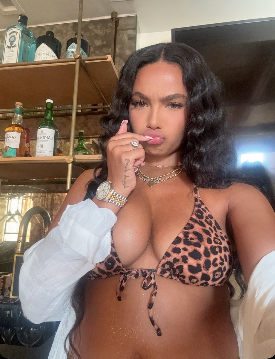 come see more … 🍑 app.fanfix.io/@brooklynqueen