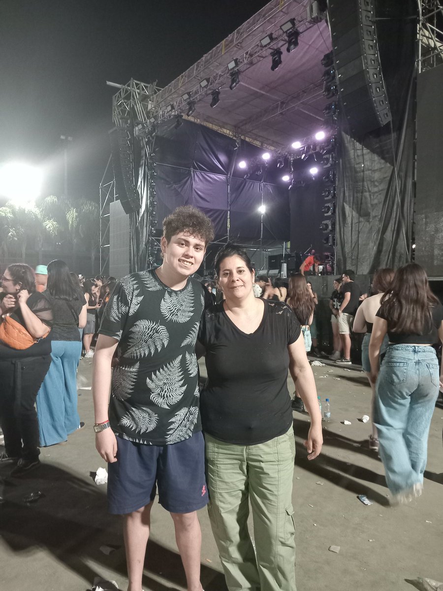 Ldvelezz_'s tweet photo. @facuugil61 fue en Octubre, en Tucumán. mi mamá espero 20 años para poder verlos y yo pude regalarle la entrada. (fue mi regalo de cumple para ella). Lo disfrutamos y quedamos muy manijas.❤️ https://t.co/eBGbzyQrSz