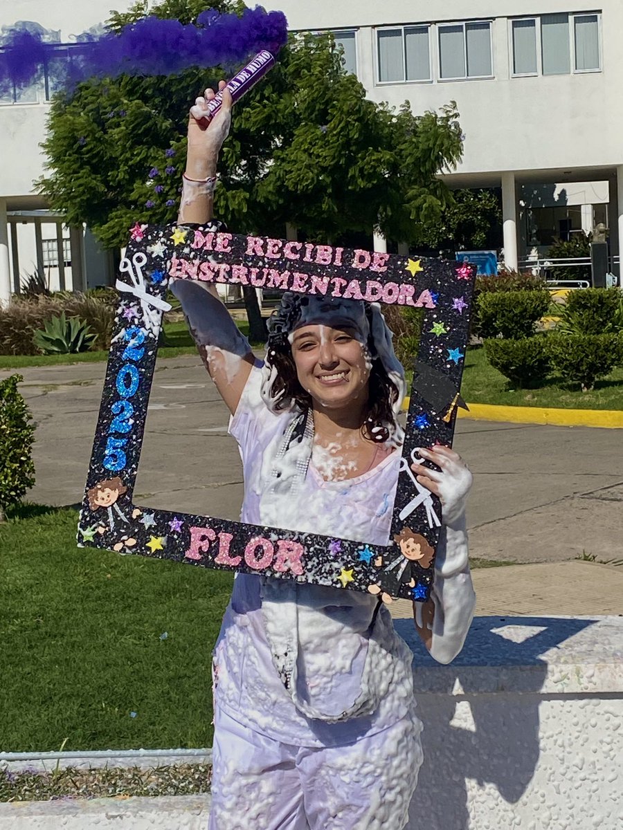 _florarevalo_'s tweet photo. Una de mis mas anheladas metas cumplida, Soy Instrumentadora Quirurgica!🩷🎓 https://t.co/2U9S40cu69
