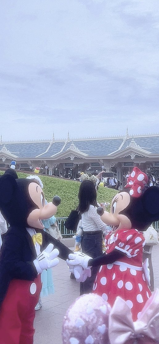 こないだエントランスで💖
やはり人気で一緒にお写真撮れなかった🥲
次こそはお写真とるぞ📸