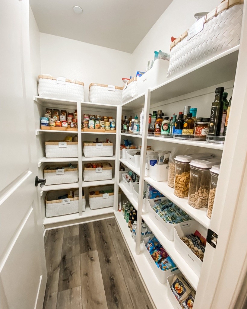 Whether you’re team decant or love a good basket moment, there’s a solution that fits your style (and your snack stash). Let’s get your pantry summer-ready—because an organized space is a stress-free space. 🍿🍓