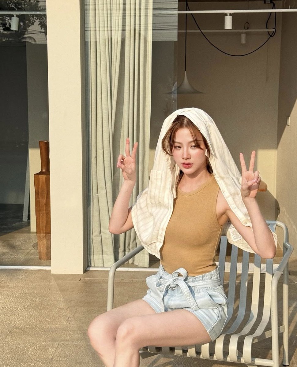 ㅤ️️ㅤ

No rush, just vibes.
Good morning 🌞🌻💛
ㅤ
ㅤ