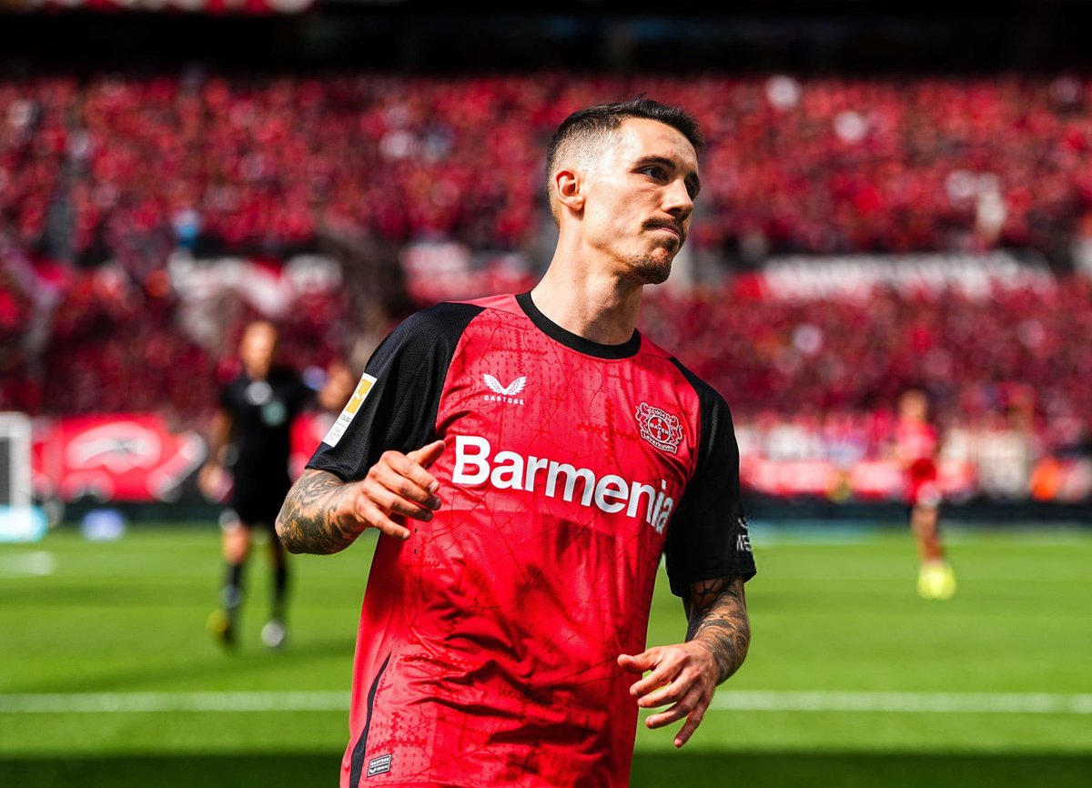 BarcaUniversal's tweet photo. Deco wants to sign an experienced left back, the most prominent name is Grimaldo.

— @mundodeportivo https://t.co/CX51XyK1bg